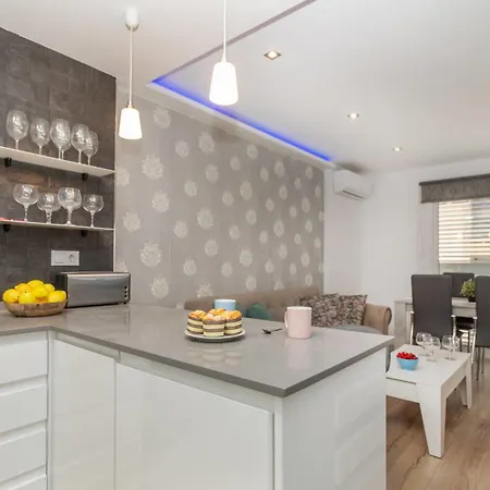 Leon By Interhome Apartman *